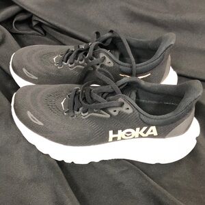 Women’s Arahi 8 Hoka Black and White Lightweight Running Sneakers